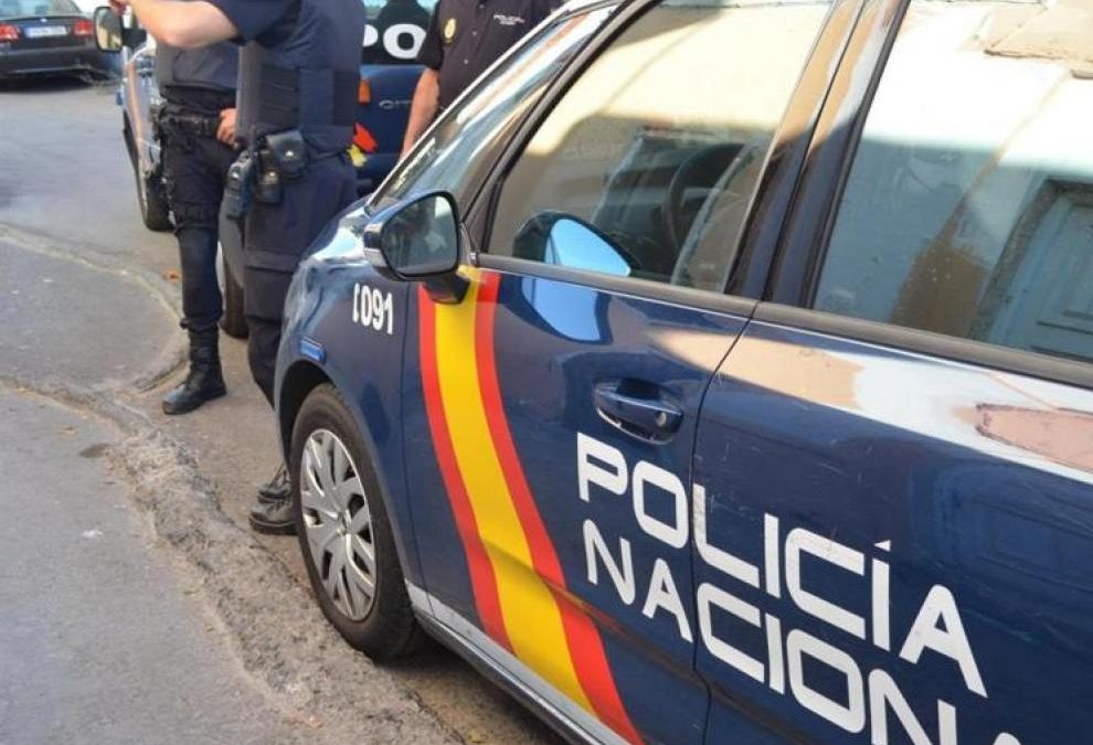 Se hacían pasar por empleados de un taller para llevarse piezas de coches sin pagar