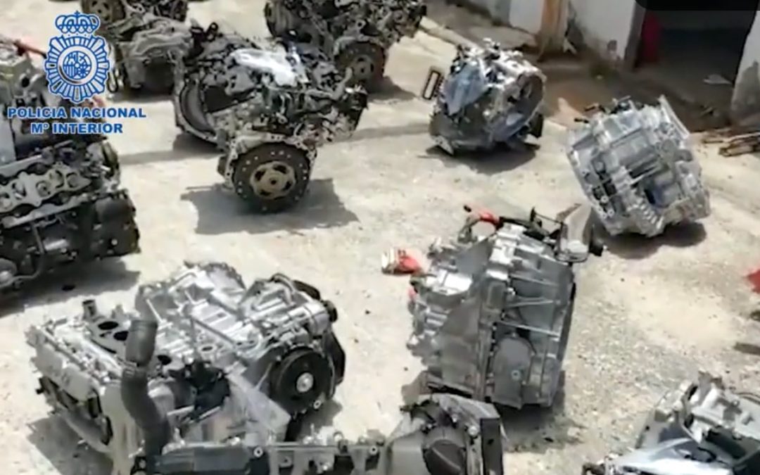 Encuentran en una nave más de 30 motores y miles de piezas de coches de lujo