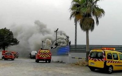 Alarma por un virulento incendio en el desguace de Ca na Negreta