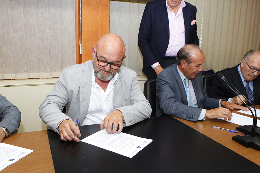 Las mejores imágenes de la firma de AEDRA y CEETRA