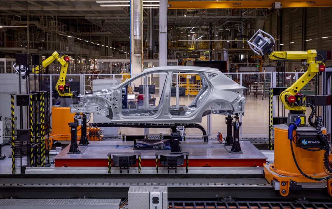 Europa quiere que los coches nuevos tengan al menos un 25% de plástico reciclado