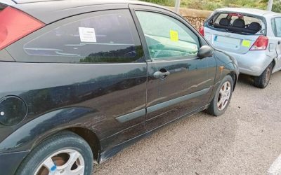Ciutadella quiere acabar con los coches abandonados en las calles y retira hasta 140 vehículos
